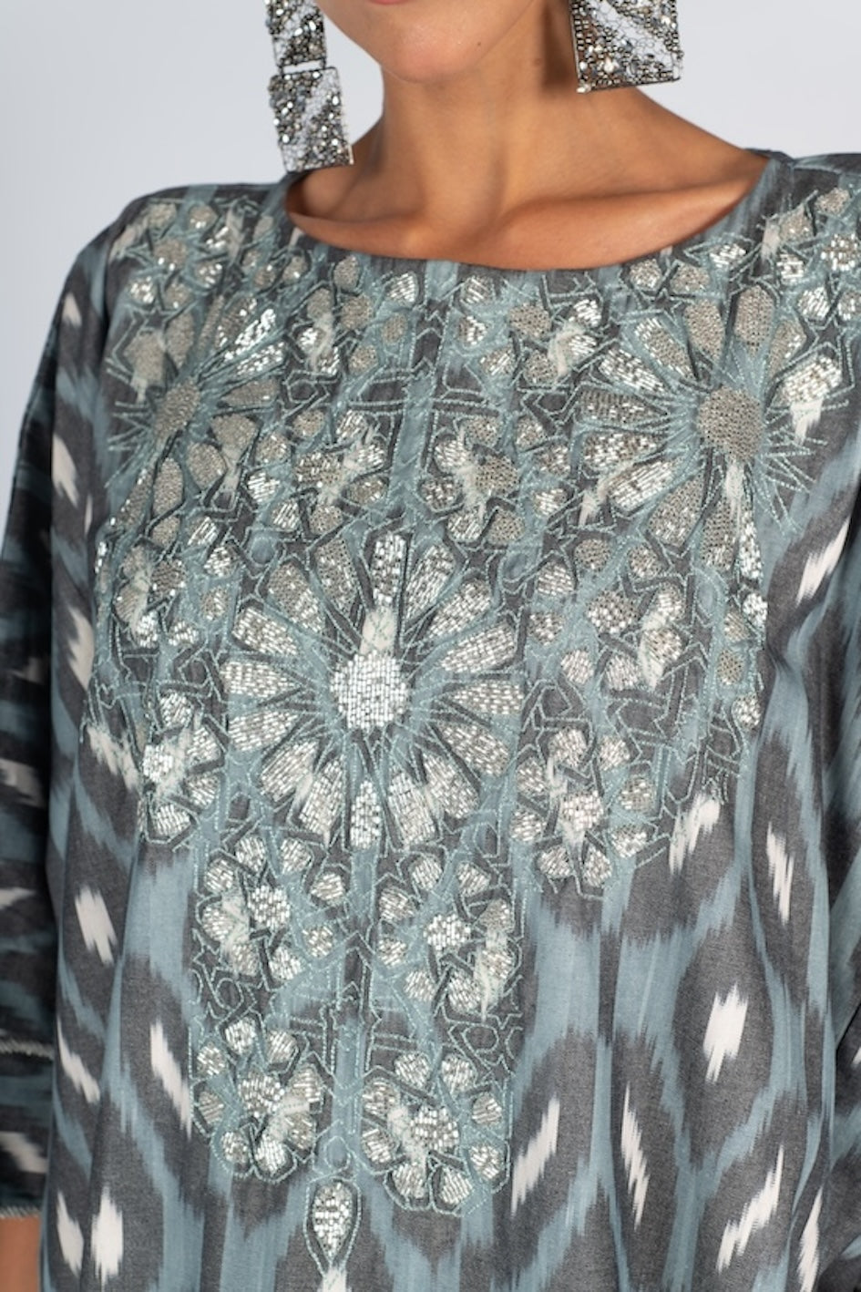 دراعة ايكات بالنقشة الهندسية