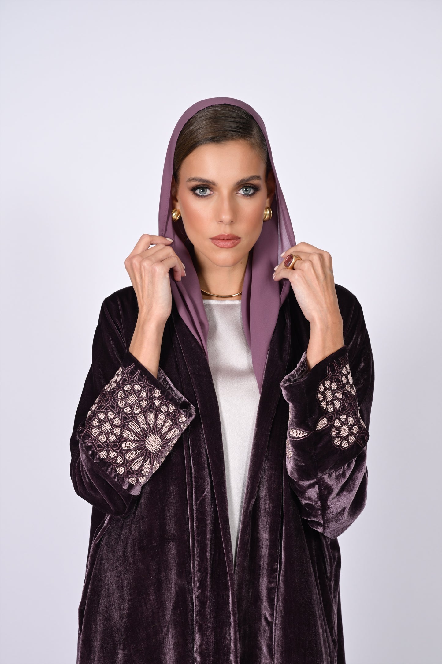 MADAWI VELVET ABAYA