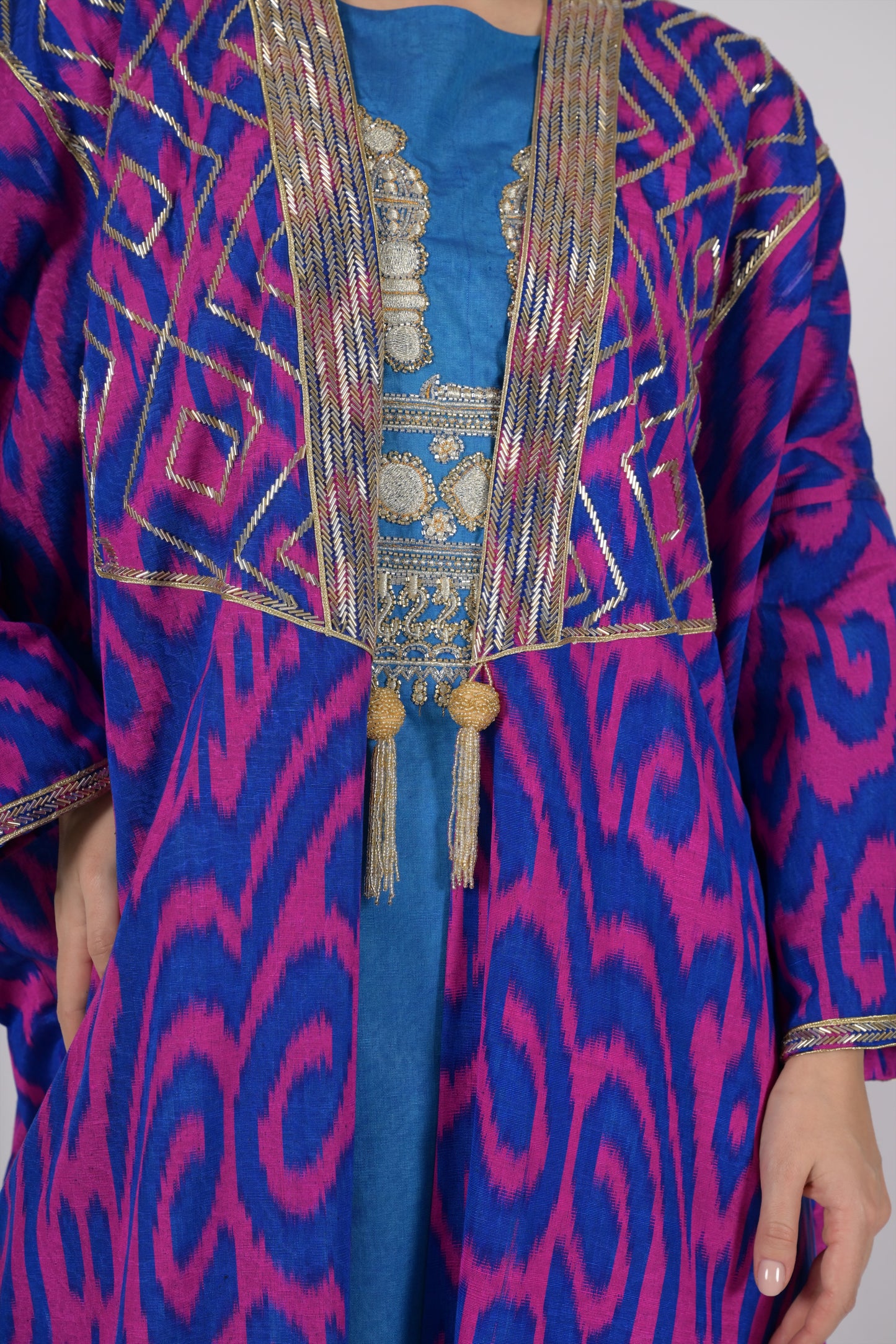 BISTH IKAT ABAYA